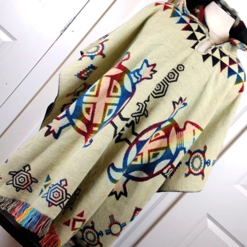 Hooded Peruvian Poncho with Aztec Inca turtle Designs. Turtle. hooded.. Aztec - Picture 14 of 15